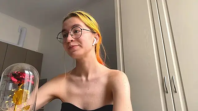 Chatroom XXX en direct de EmilyHein