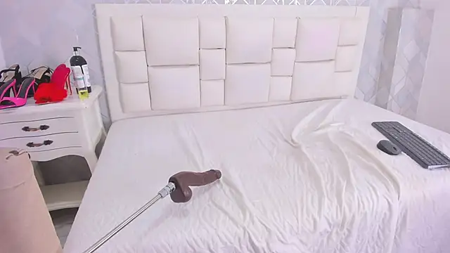 Chat +18 de naia_cox ao vivo