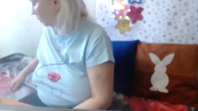 QueenLana: вебкам-шоу