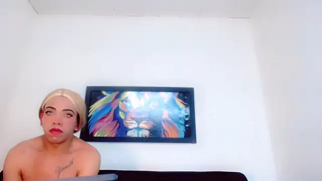 Show modela Lia_Suares na web-kameri