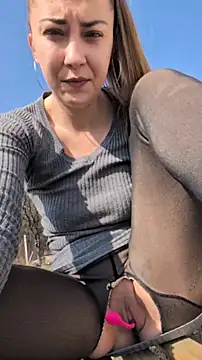 Risky_julia2330のライブXXXチャット