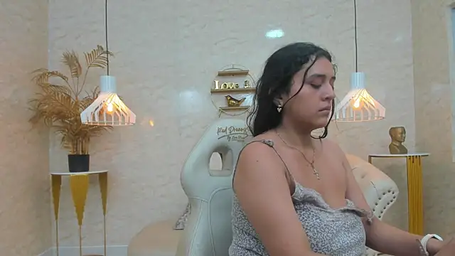 Lunaa_Abril 即時 XXX 聊天