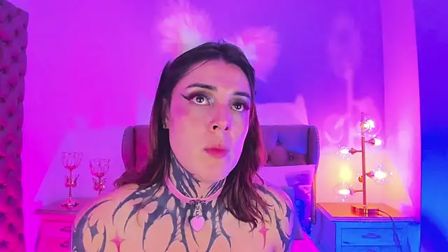 Show modela mystikdoll na web-kameri