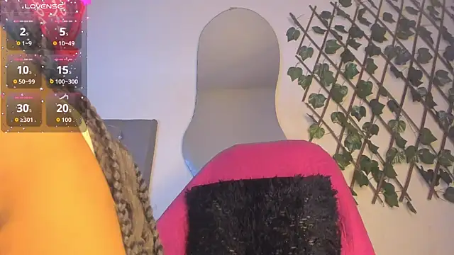 valeria_montess: διαδικτυακό σόου στην κάμερα