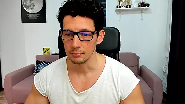 BrutusK08 Chat XXX live