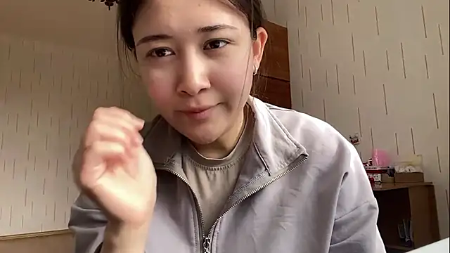 YourMiIa: онлайн-секс-чат