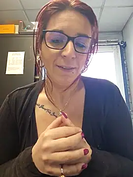 Micorazon088: διαδικτυακό σόου στην κάμερα