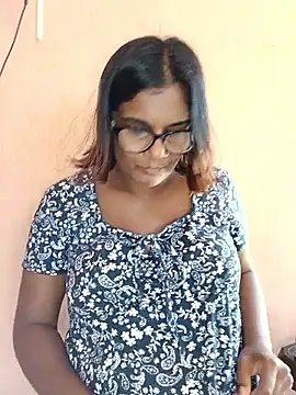 Show modela indianstrawberrylips4u na web-kameri