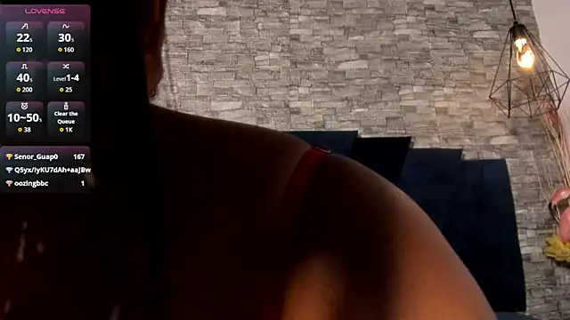 XXX chat uživo modela Emily_Brown18