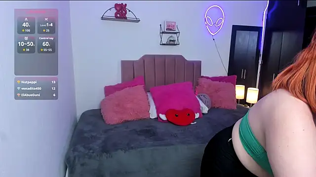 Nina_curves 即時 XXX 聊天