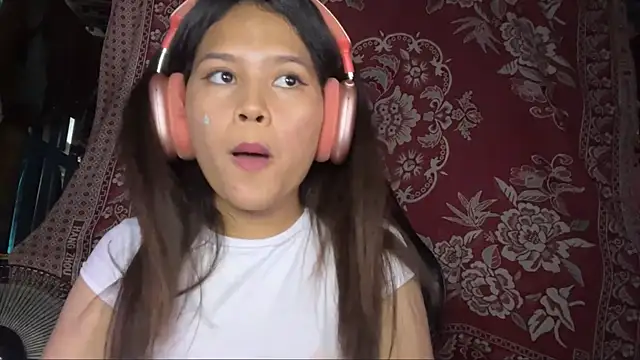 دردشة CharlaKitto الجنسية المباشرة