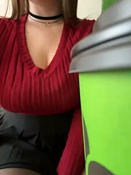 CrazyTori élő XXX-chatje