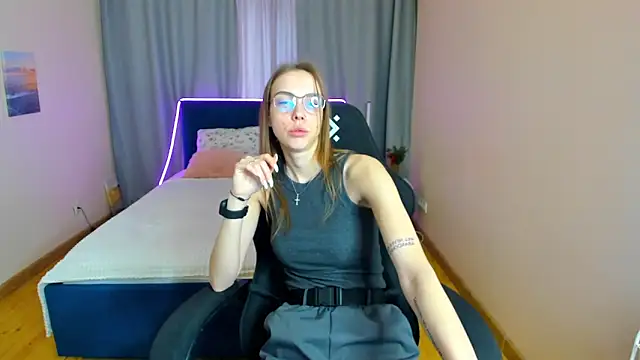XXX chat uživo modela Steel_Dolll