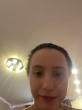 MiaTeeのライブXXXチャット