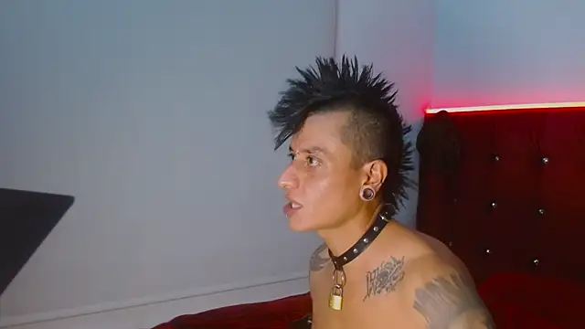 SkinnyDevil12 Live XXX Chat