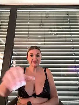 Bella-TightのライブXXXチャット