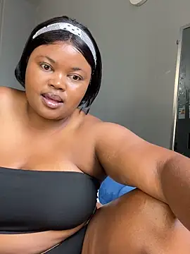 Curveysinaa: онлайн-секс-чат