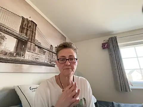 Curvy-Jinx Chat XXX live