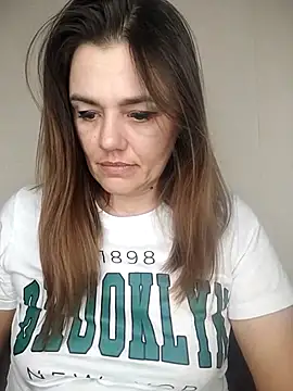 دردشة KrissSexi الجنسية المباشرة