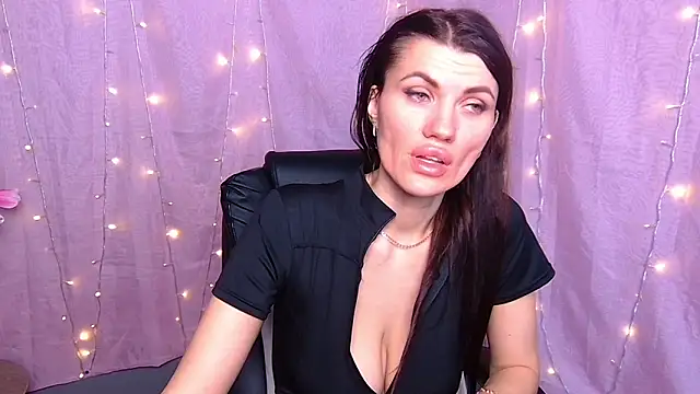 MilaLoona: онлайн-секс-чат