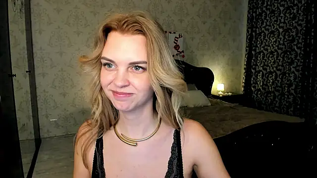 LunaFlinnのライブXXXチャット