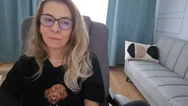 แชท XXX สดของ SukyGirl