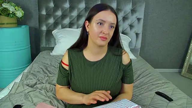 ElinaBellucci 现场XXX聊天