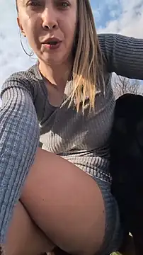 Risky_julia2330's Live XXX Chat