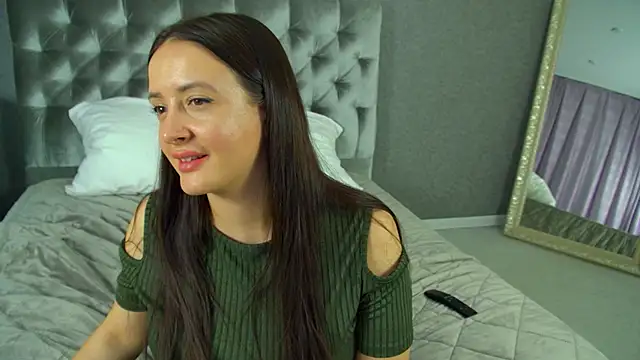 Chat XXX en directo de ElinaBellucci