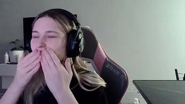 VladaLevine Pertunjukan Webcam