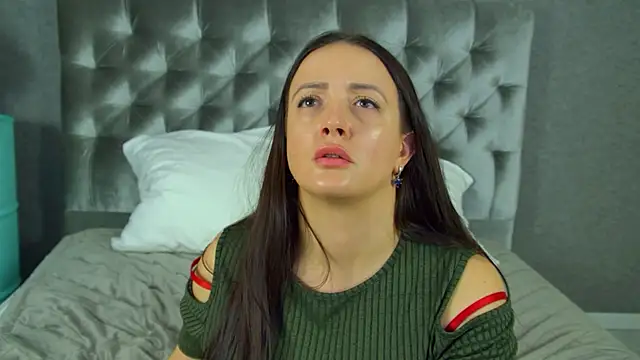 دردشة ElinaBellucci الجنسية المباشرة