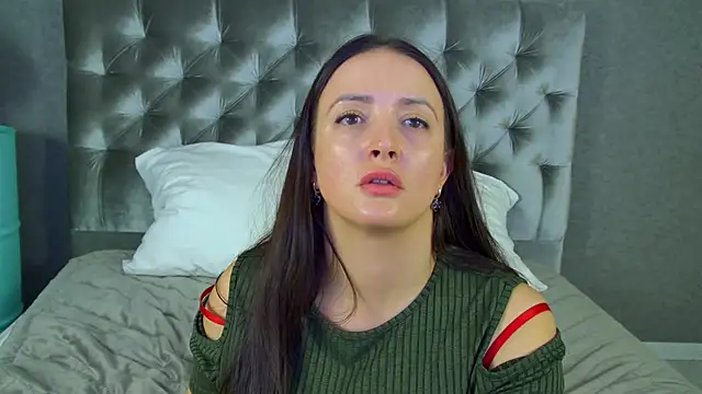 ElinaBellucci live XXX chat