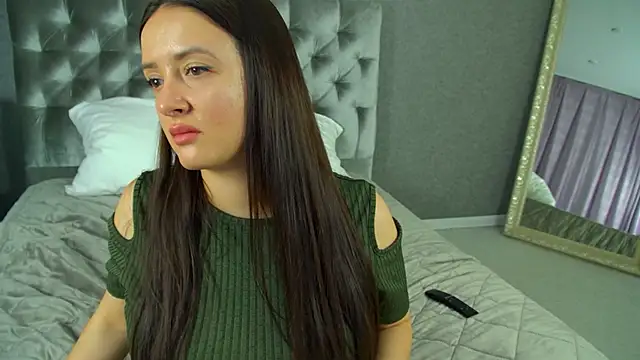 ElinaBellucci Chat XXX live