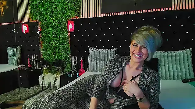 Chat +18 de InannaStar ao vivo