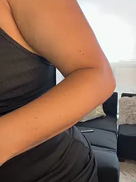Pretty__Milf's Webcam Show