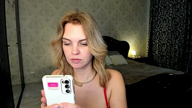 LunaFlinn Chat XXX in diretta