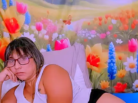 indianroxy's Live XXX Chat