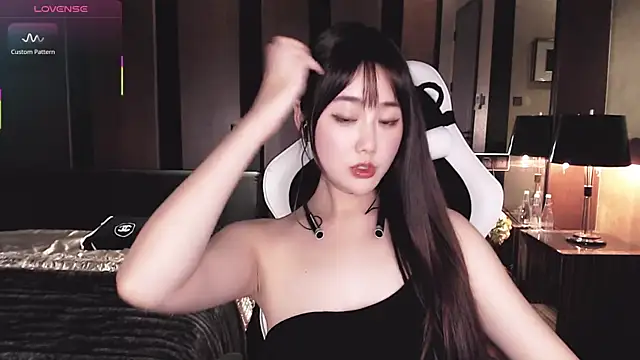 Aurora_-77's Webcam Show