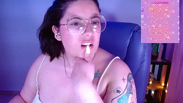 Azamy-12 라이브 XXX 채팅