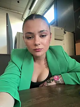 alwayshornyvivi live XXX chat