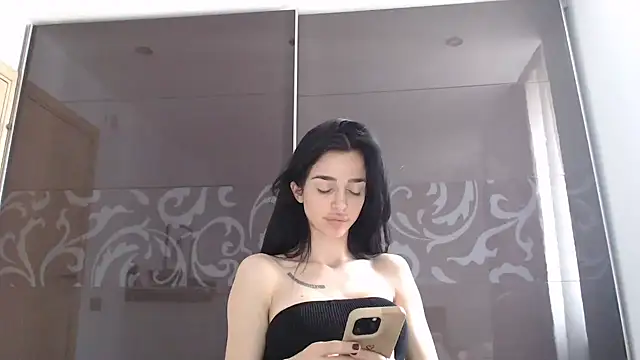 Show modela gglingeriee na web-kameri