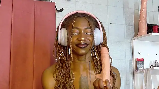 DaniaMarcell: онлайн-секс-чат