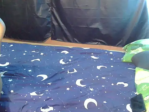 Chatroom XXX en direct de hugekenbigcock