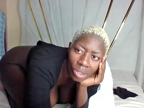 SquirtQueen16 Chat XXX in diretta