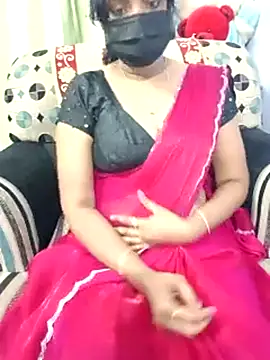 Tinarosy13 在線直播表演