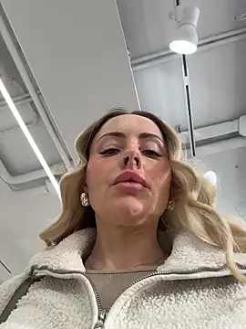 Chat +18 de EmaSalis ao vivo