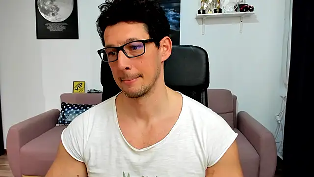 BrutusK08 即時 XXX 聊天