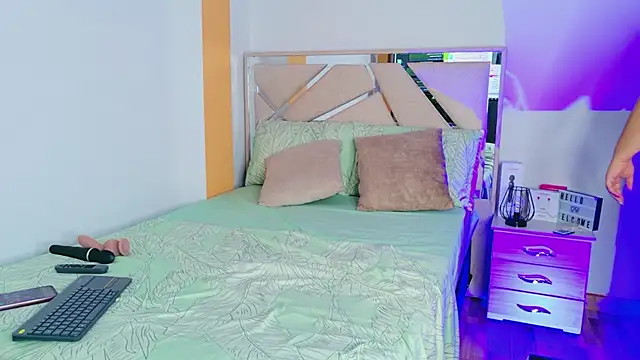 KiimBrooks' Live XXX Chat