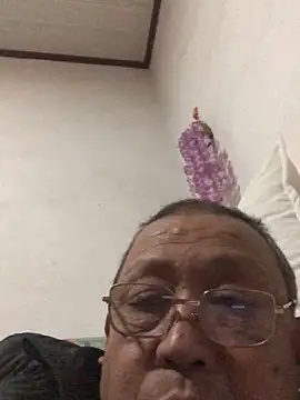 yaocaobi8 在線直播表演