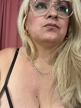 x_elena_x élő XXX-chatje